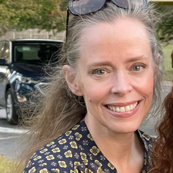 Meet your Posher, Heather - Picture 1 of 4